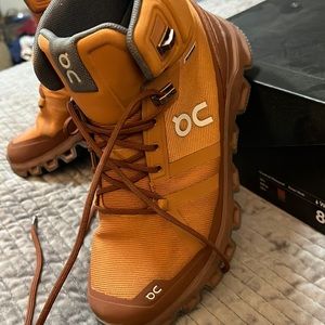 On Cloudrock Waterproof hiking boots Women’s size 8 / pecan/rock with box